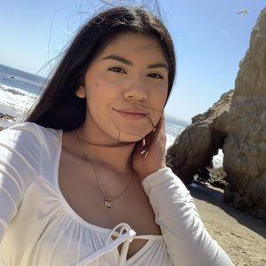 Meet your Posher, Cassandra